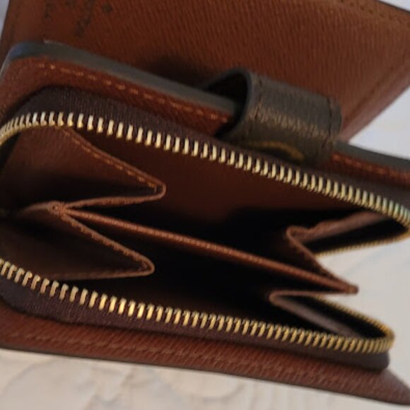 Louis Vuitton Vintage Wallet - Picture 11 of 13